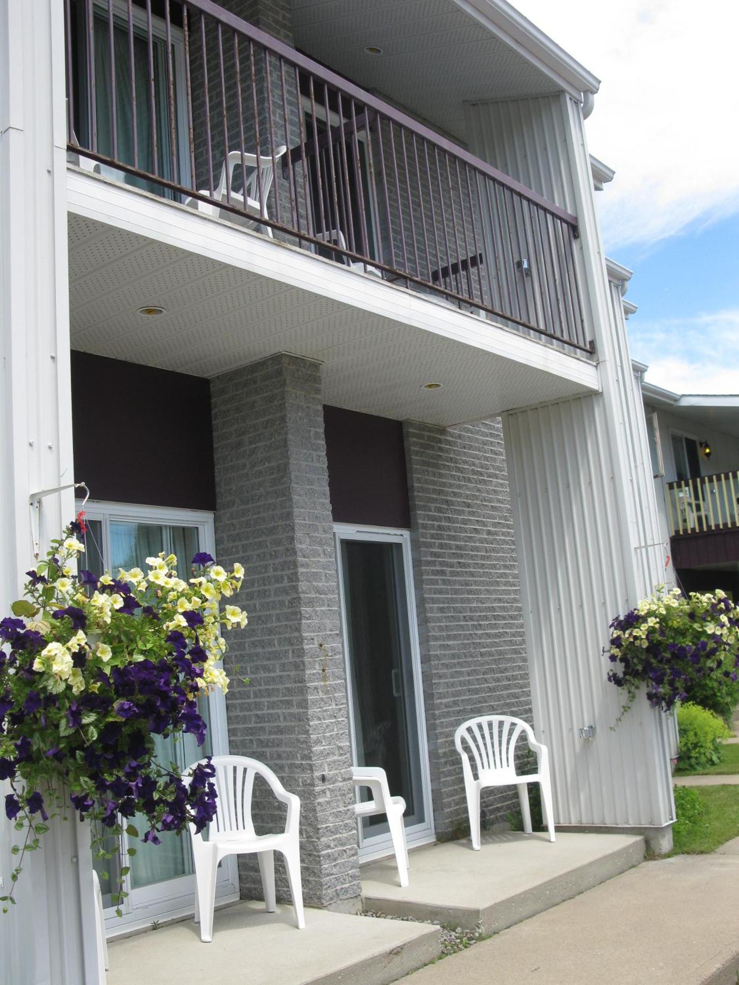 Motel De L'Anse A L'Eau Tadoussac Eksteriør bilde